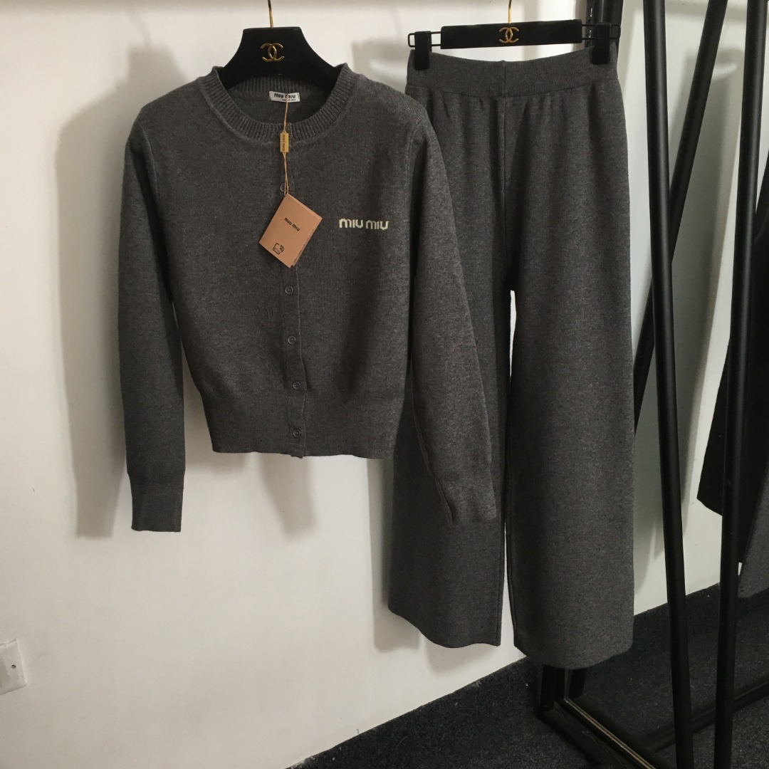 M new knitted sports suit