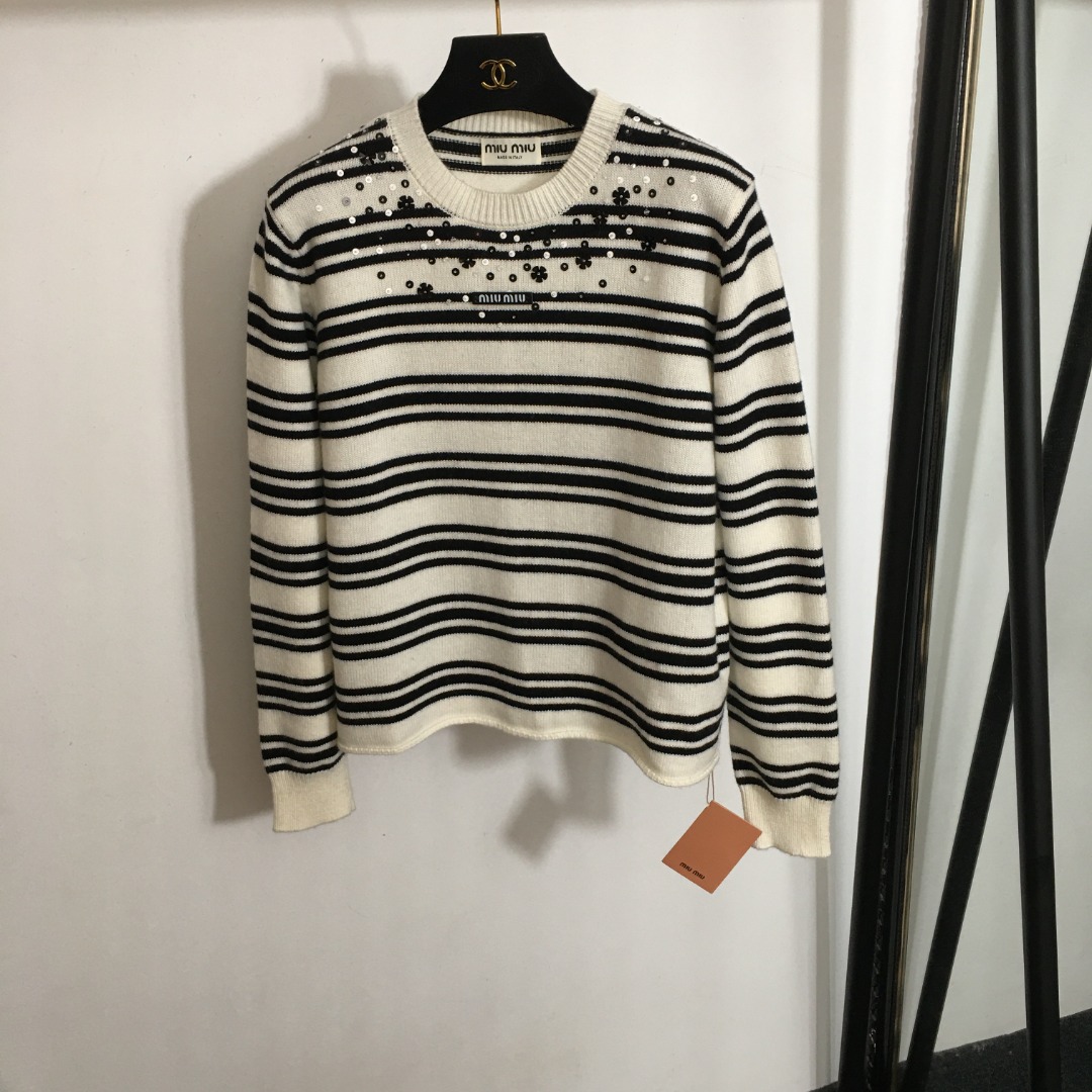 M new high quality wool striped sweater