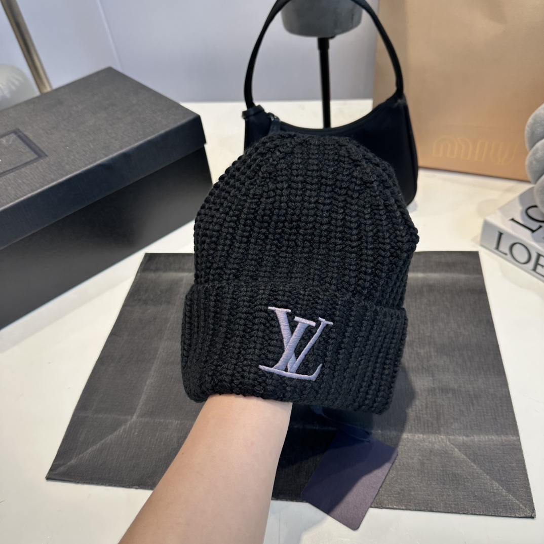 L beanie knitted wool hat