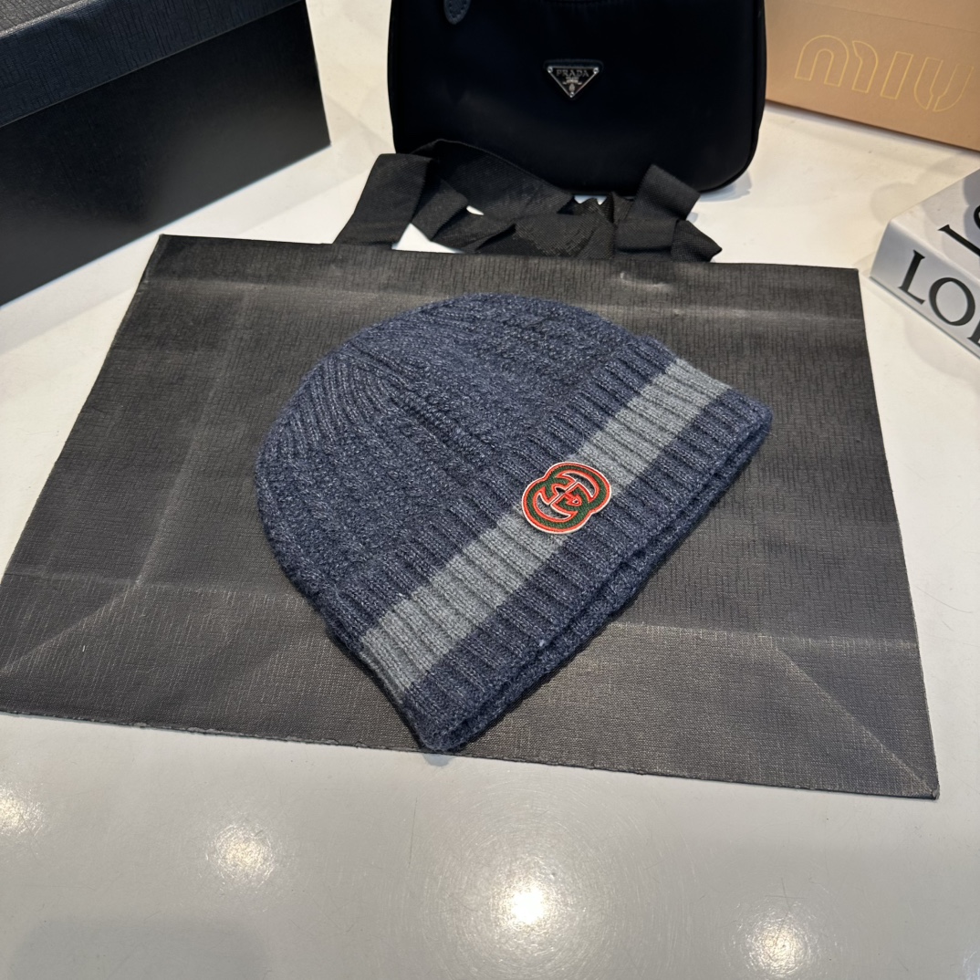G new tricolor knitted beanie