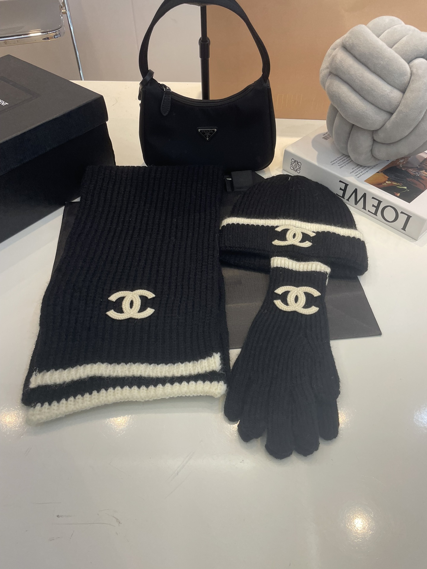 C design warm three-piece suit (gloves + scarf + hat)
