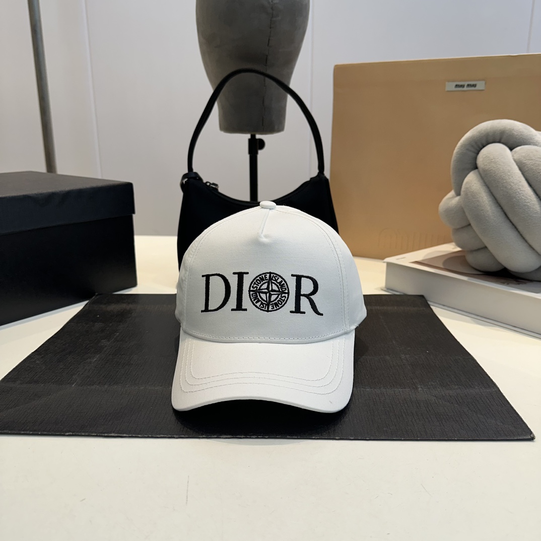 D co-branded new embroidered simple baseball cap