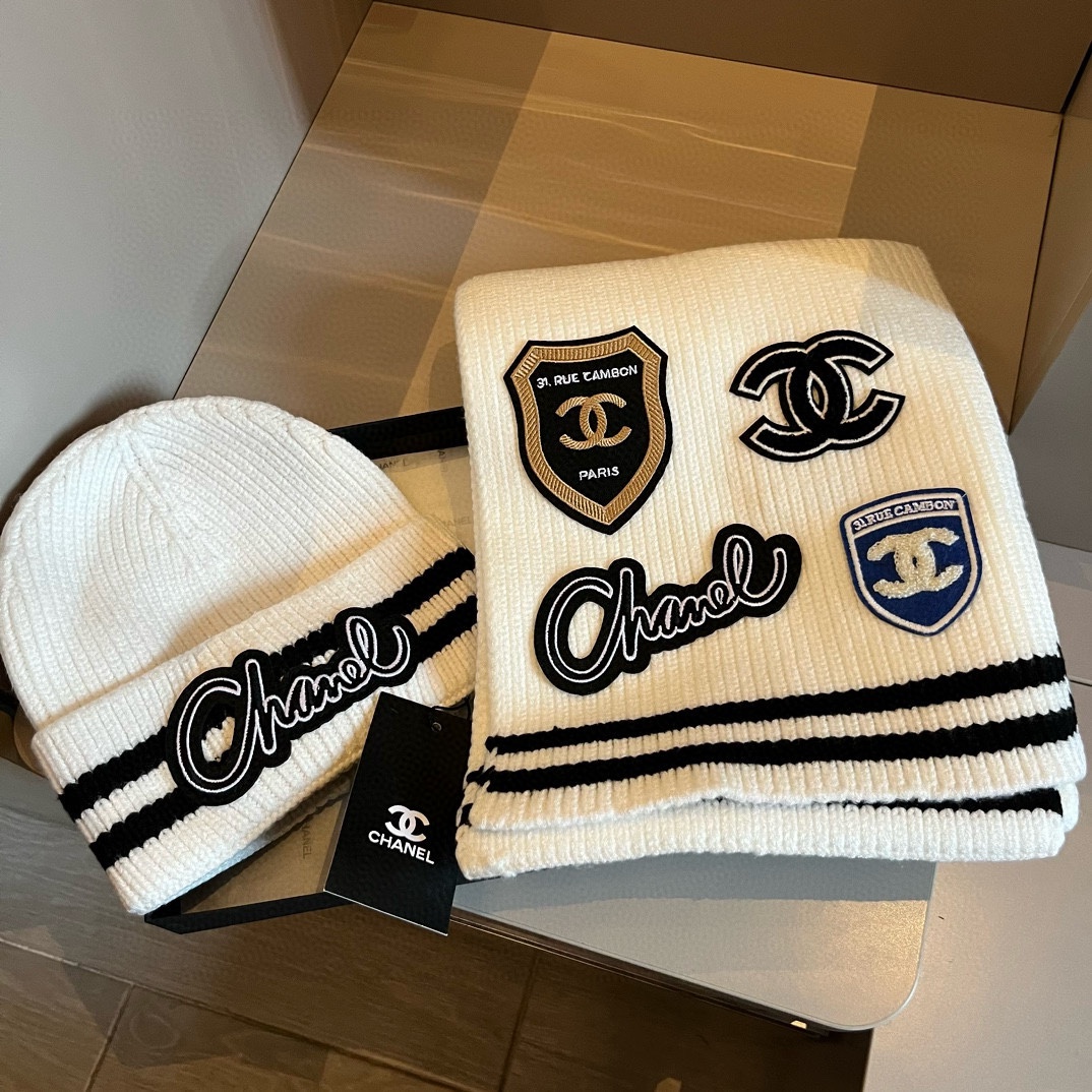 C black and white scarf and hat set,