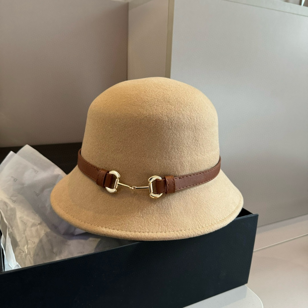 G wool basin hat, classic horseshoe buckle
