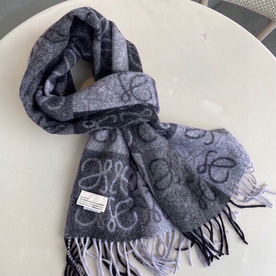 L gradient checkerboard scarf