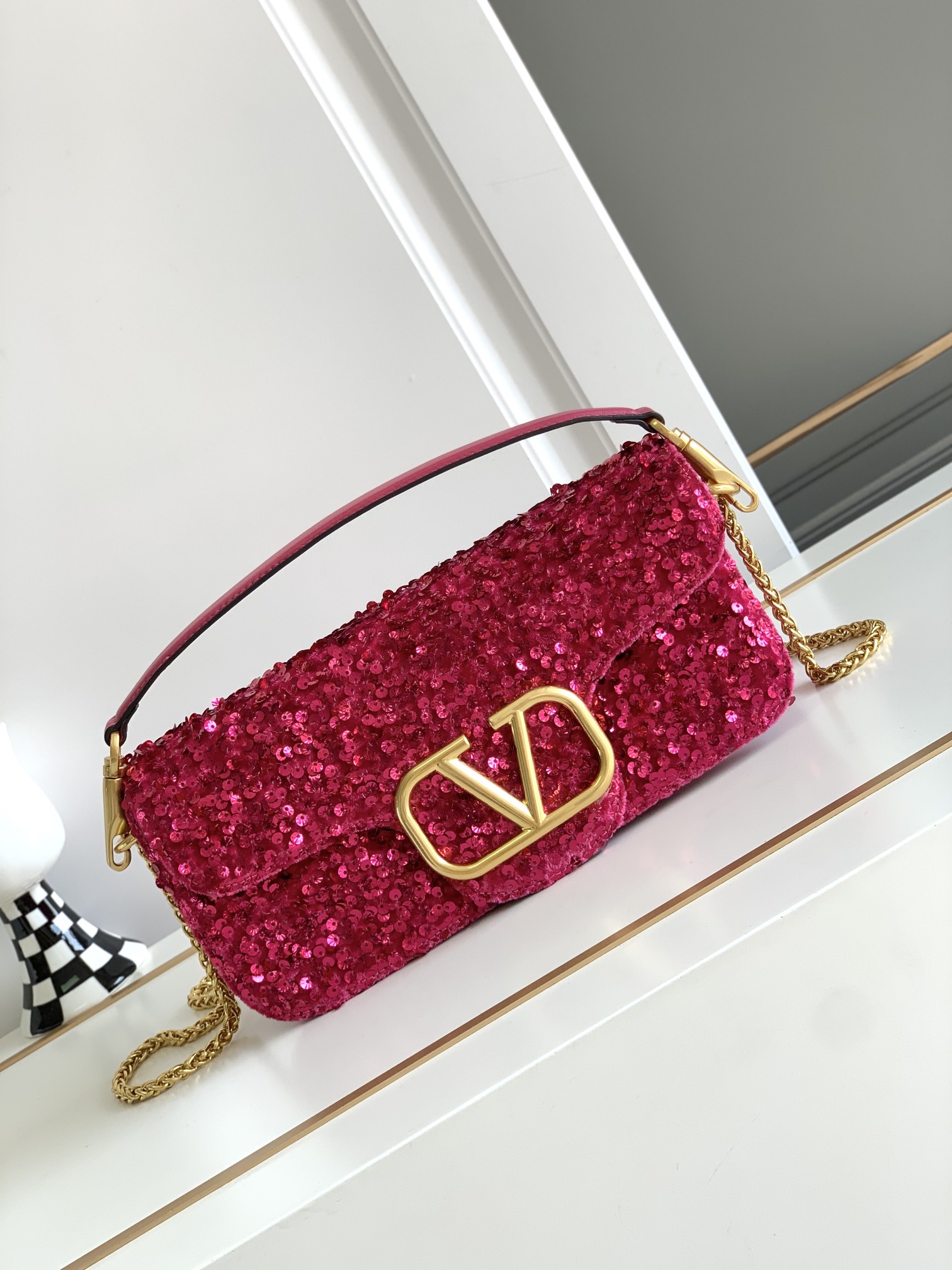 V Design Garavani 3D Embroidered Sequin Bag