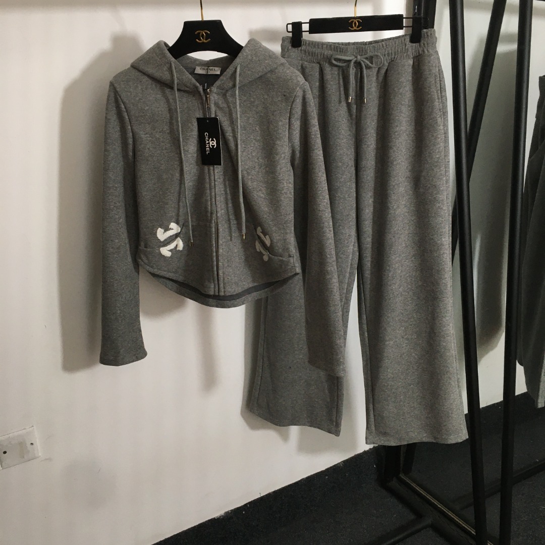 C design new sports suit