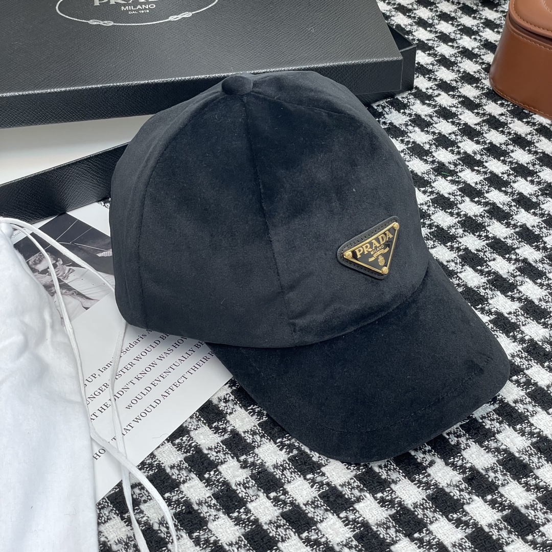 P new velvet baseball cap