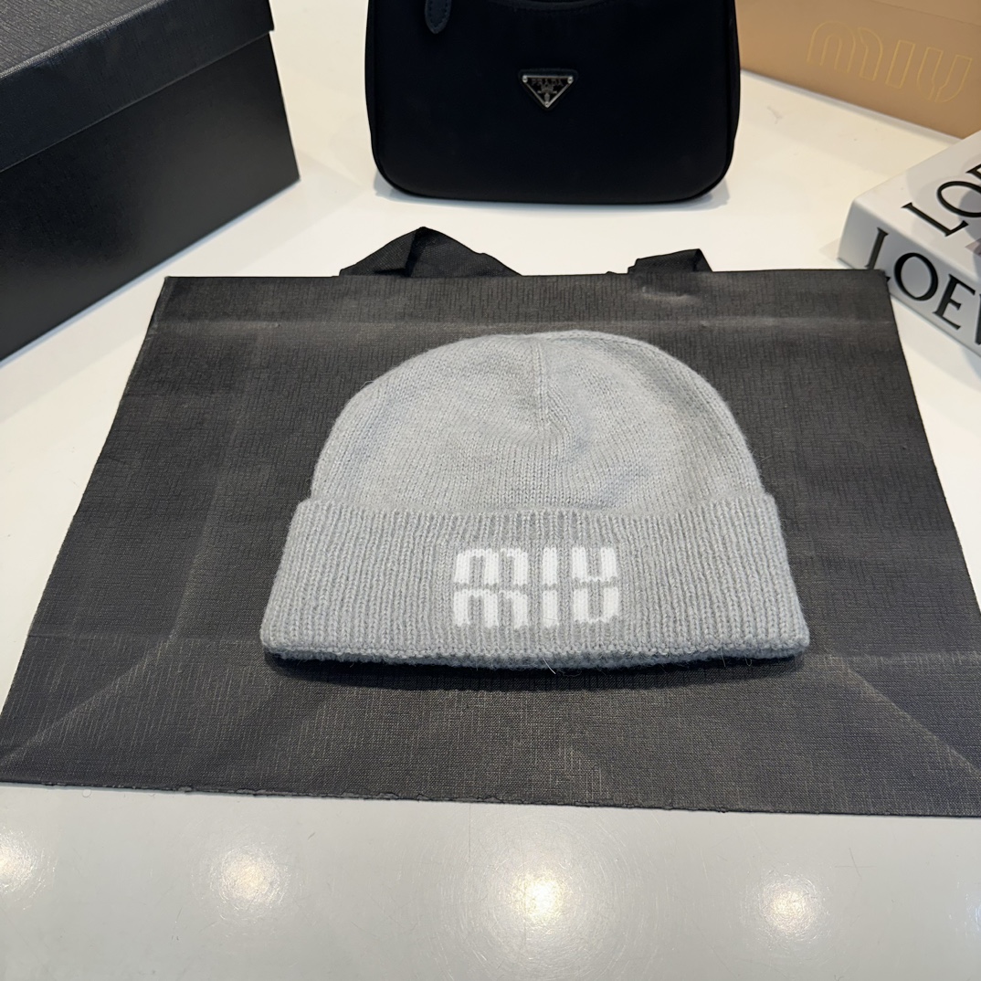 M new beanie knitted hat