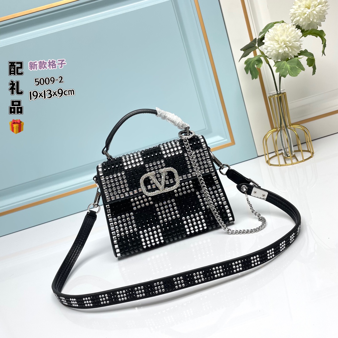 V design women handbag