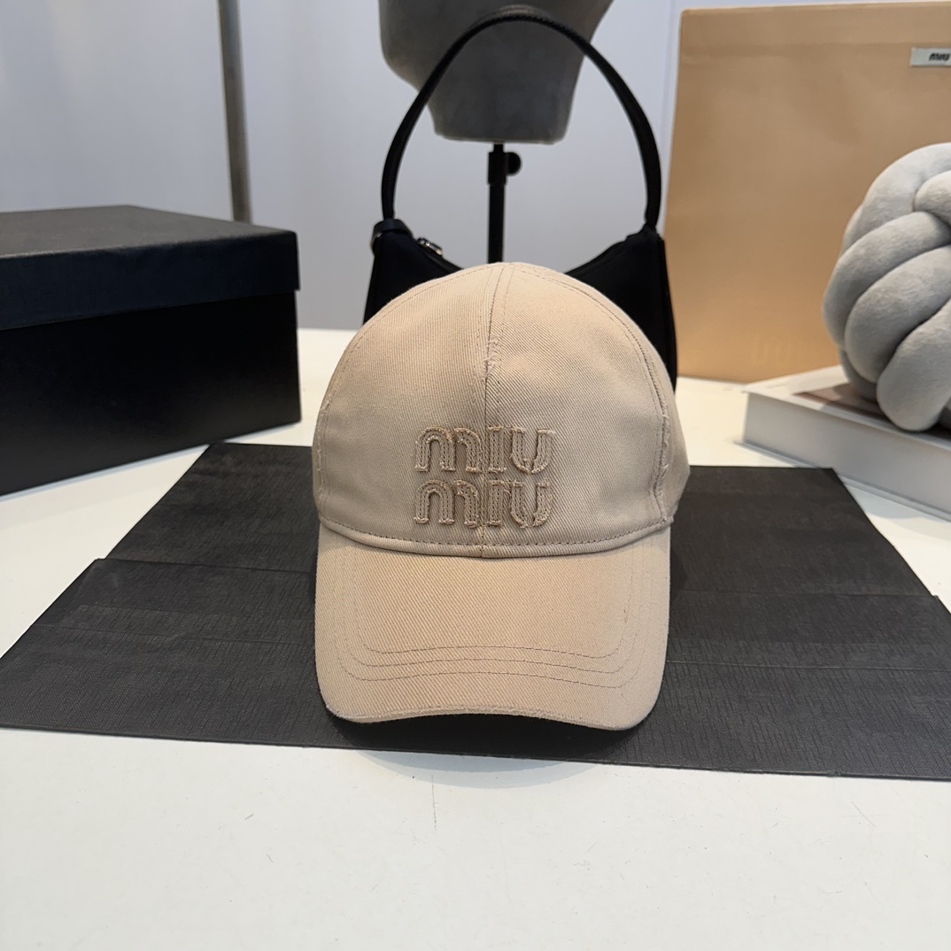 M Daily baseball cap