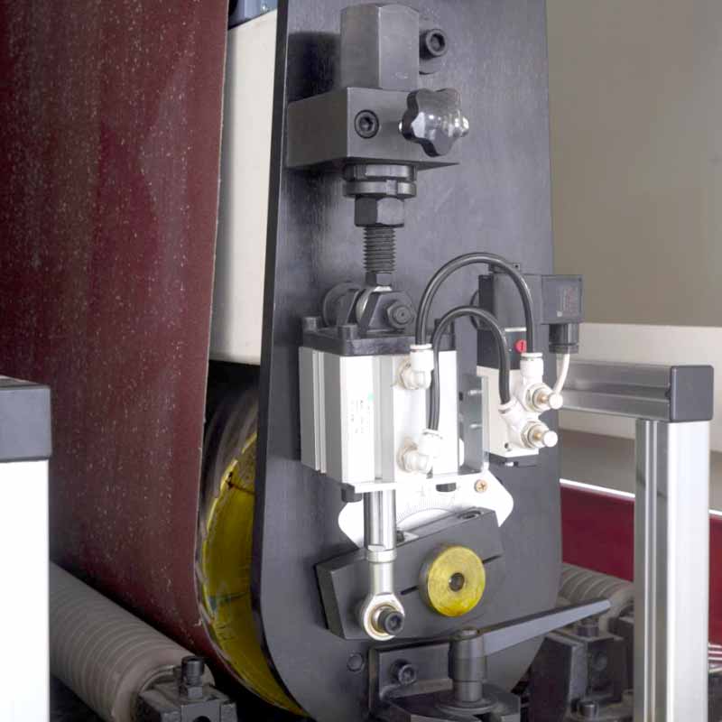 Deburring Machine with R-W-r Series