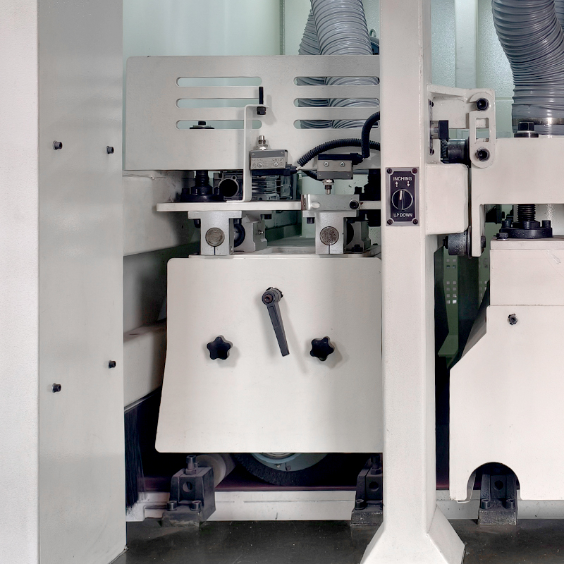 Deburring Machine with R-W-r Series