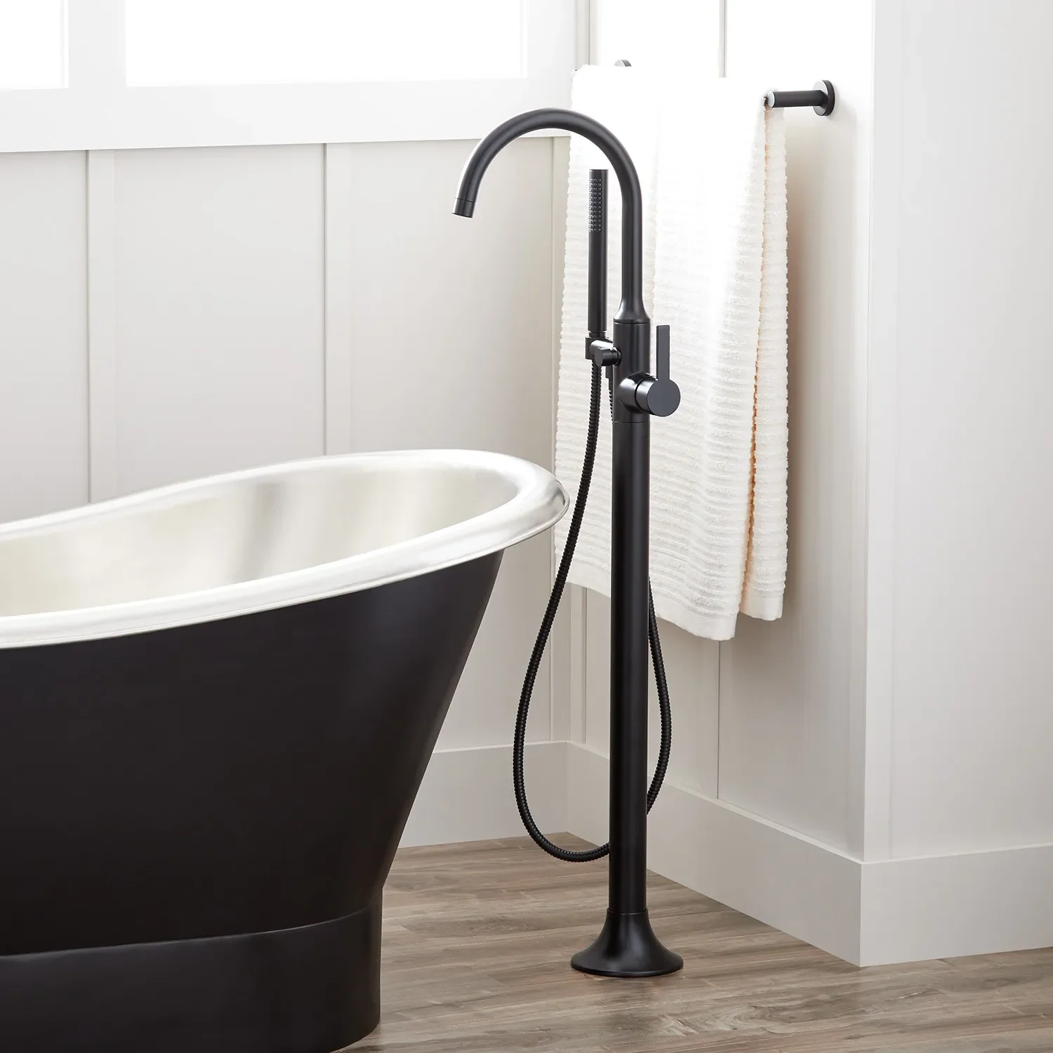 black-floor-standing-bathtub-faucet-front-view.jpg