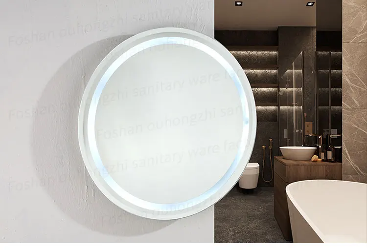 Round illuminated bathroom mirror - lighting effect detail