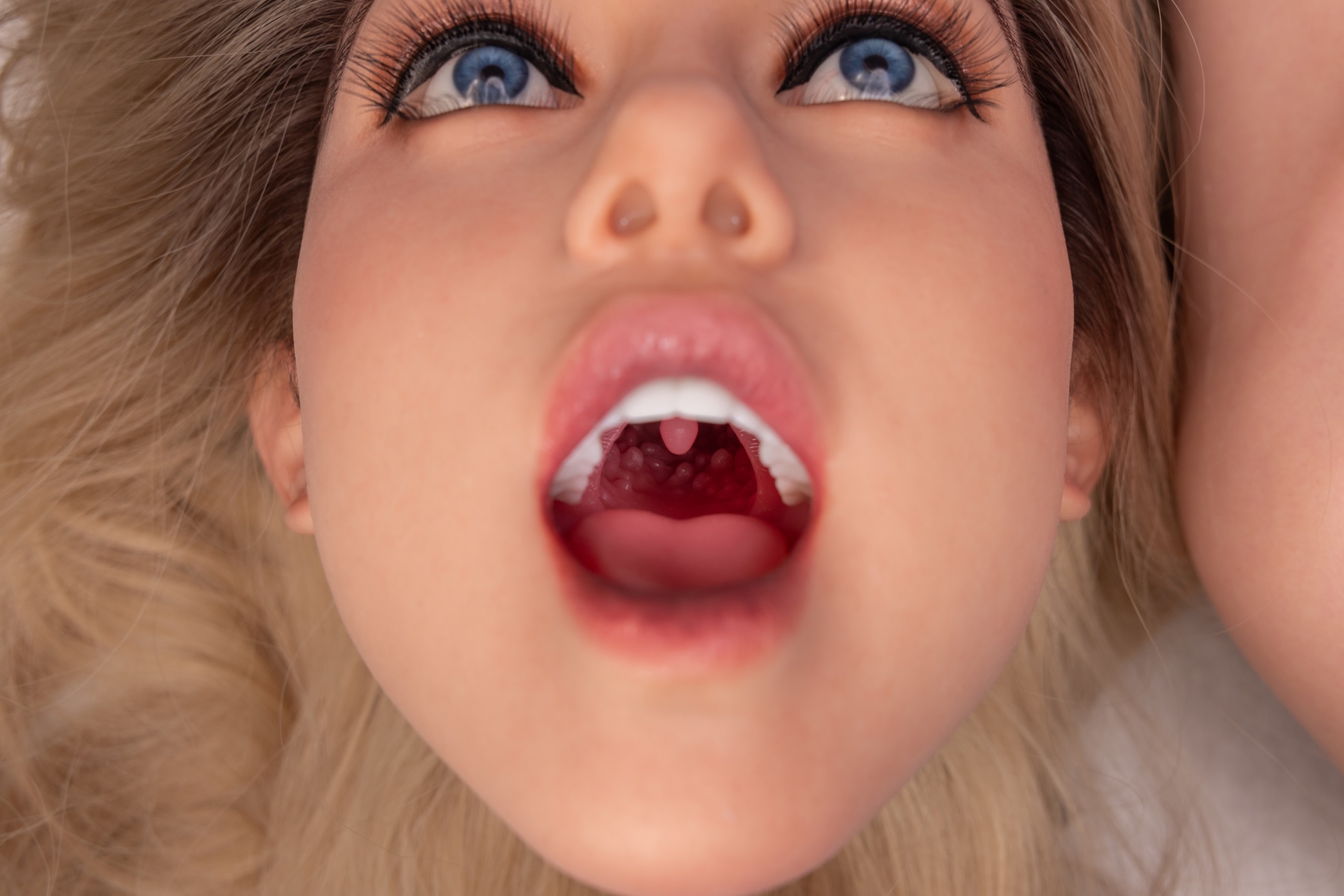 FanReal | Single Silicone Head - Hyper Realistic & Stunning Beauty