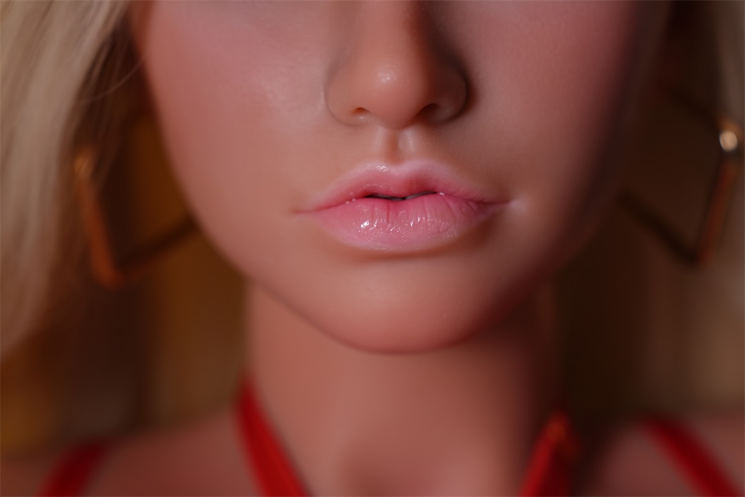 Giana - Ultra Light 5ft 3/163cm D-cup Movable Jaw Silicone Sex Doll