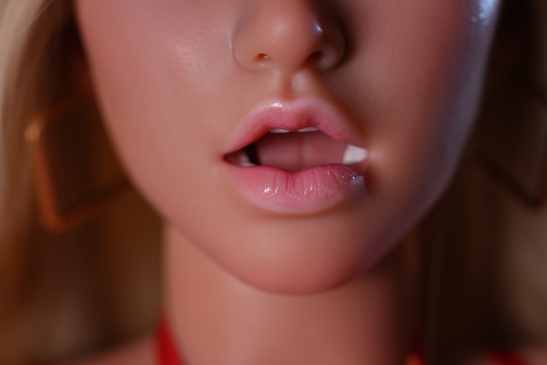 Giana - Ultra Light 5ft 3/163cm D-cup Movable Jaw Silicone Sex Doll