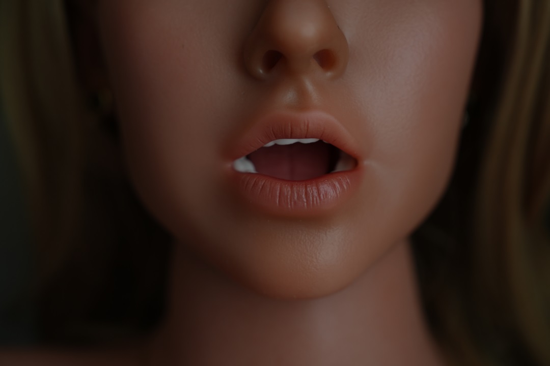 Kensley - Ultra Light 5ft6 /170cm D-cup Movable Jaw Silicone Sex Doll