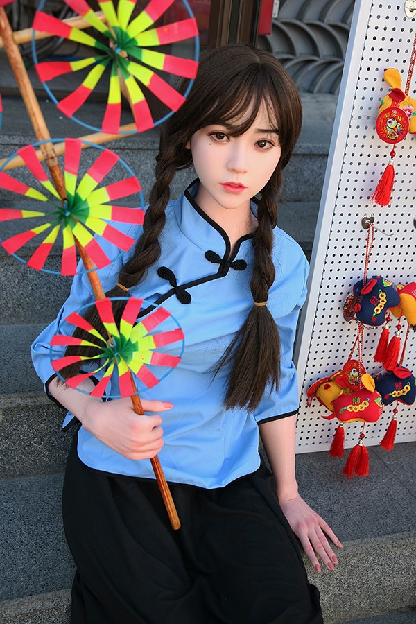 FanRealحQian �C 158cm/5ft2 C-cup Asian Chinese Silicone Sex Doll