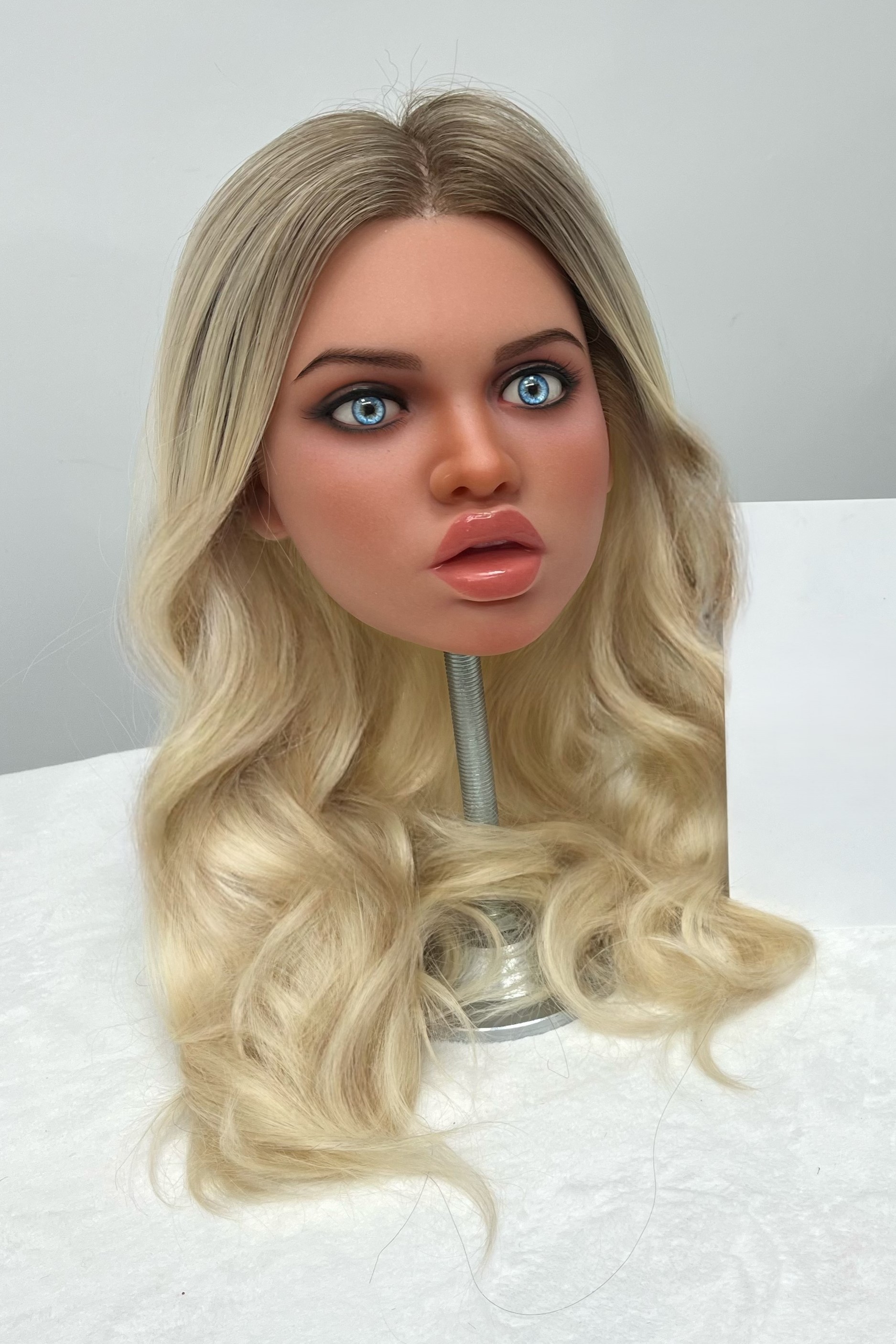 SY | Single Head - Implanted Hair Silicone Soft Head With Oral