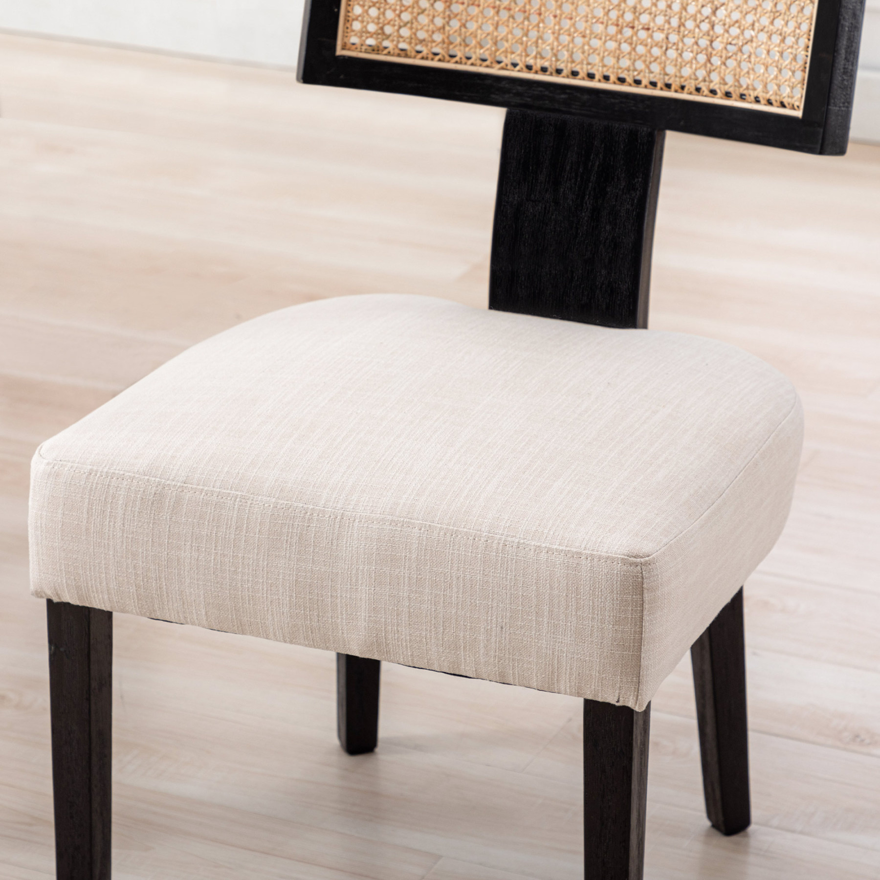 Mateo Oval Dining Table With Payson Chairs Set