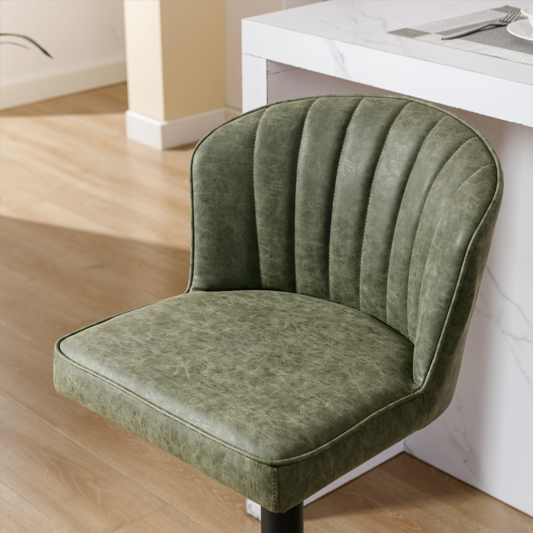 Cameo Counter & Bar Stools (Set of 4)