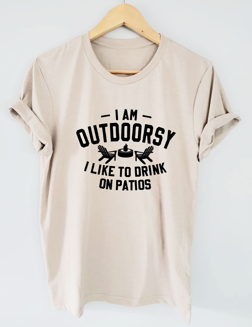 I am outdoorsy I like to drink on patios Funny T-shirt
