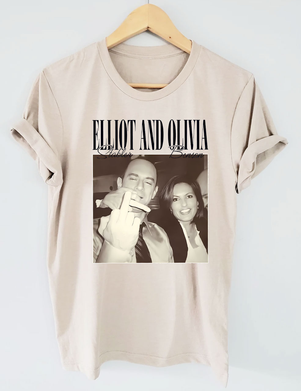 Elliot Stabler And Olivia Benson T-Shirt