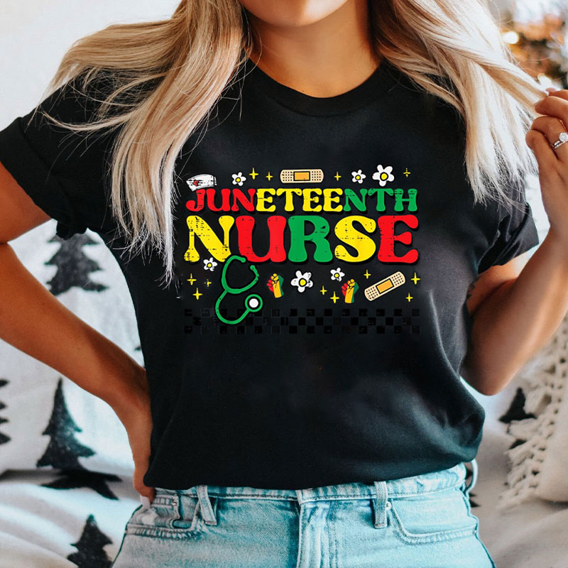 Juneteenth Nurse Groovy Retro African Black Nurse T-Shirt