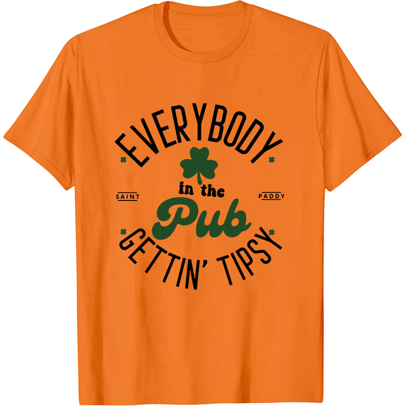 Everybody In The Pub Getting Tipsy Nurse T-Shirt