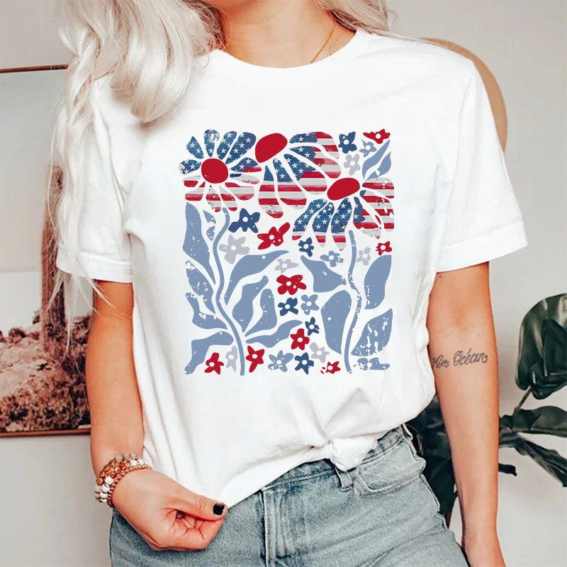 Boho Patriotic Daisy American Flag Floral Nurse T-Shirt