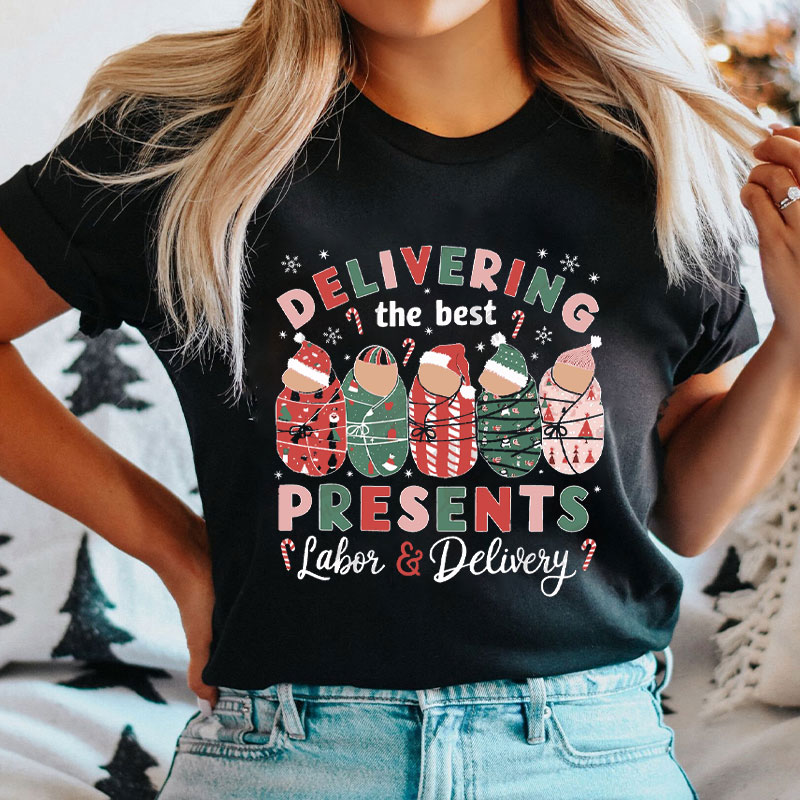 Delivering The Best Presents Festive Newborns Nurse T-Shirt