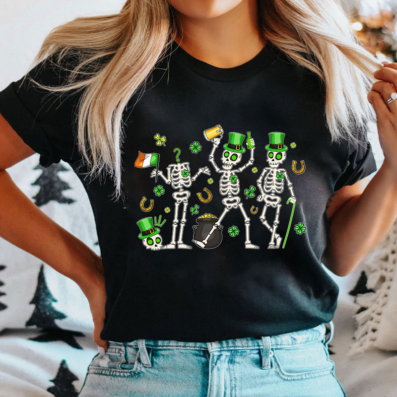 Lucky Skeleton Leprechauns Nurse T-Shirt