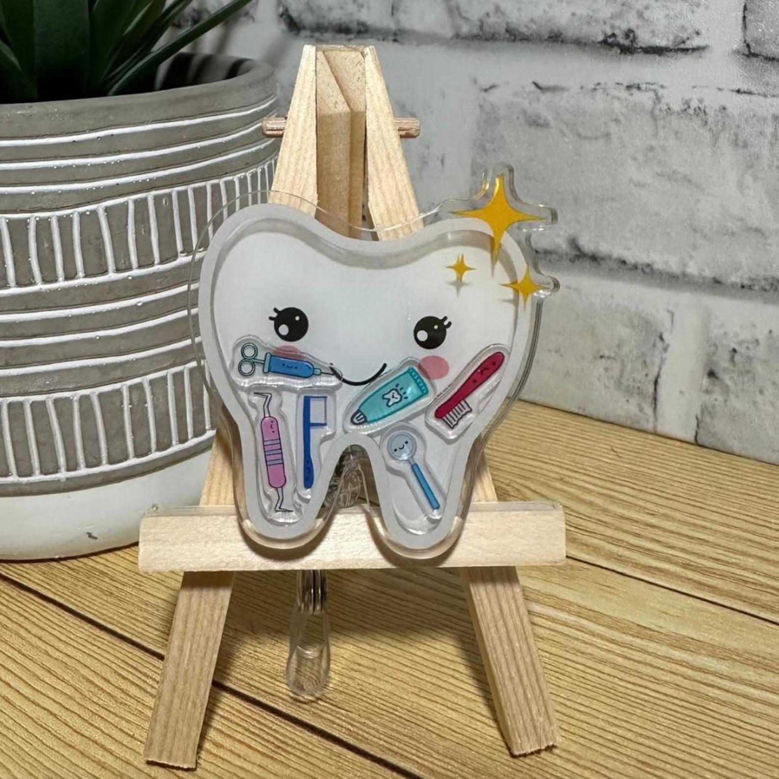 Smiling Tooth Shaker Badge Reel