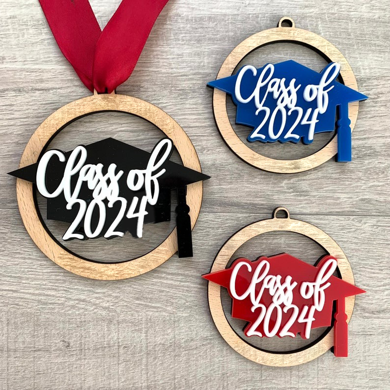 🎓2024 Graduation Wooden Medal Pendant🏅