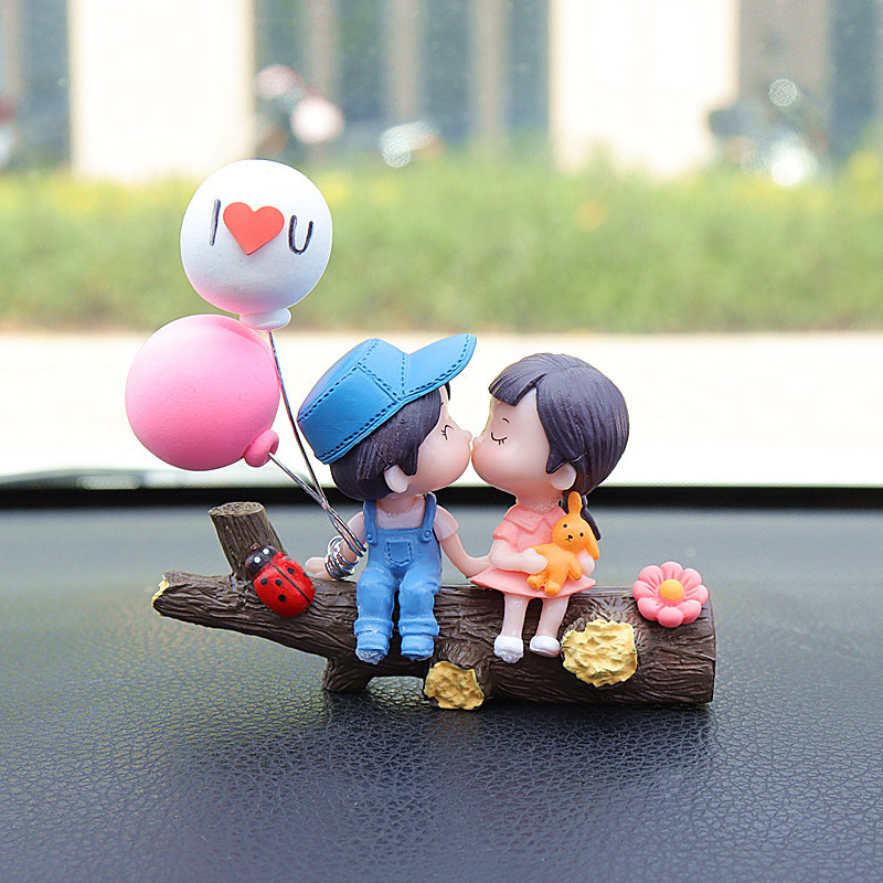 Cute Cartoon Couple Car Dashboard Ornament – Creative Interior Decor & Stylish Automotive Accessory for Men & Women