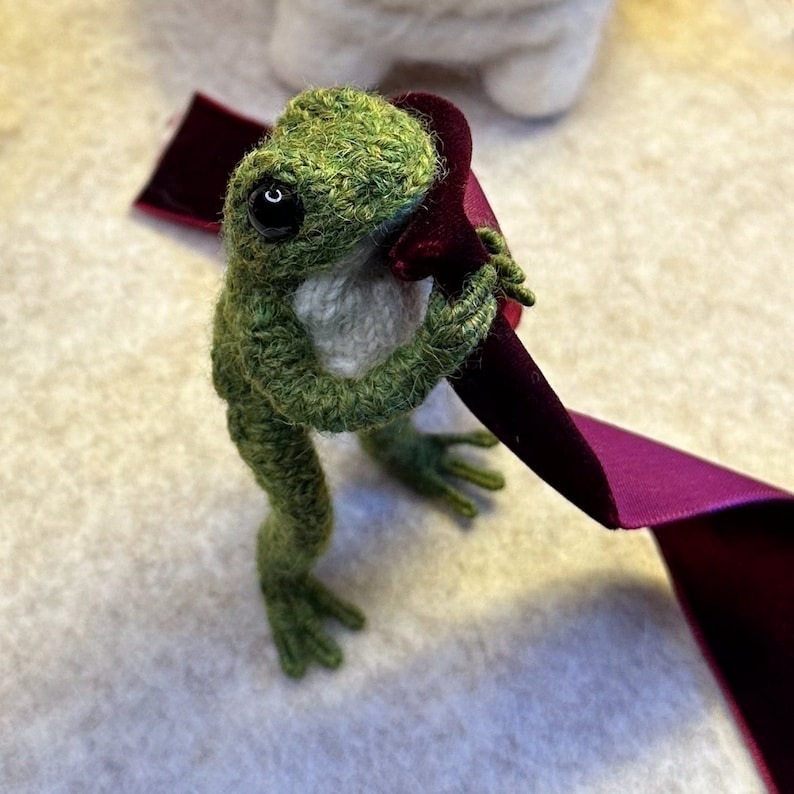 🐸HOT SALE🐸Cute knitted frog doll🥰