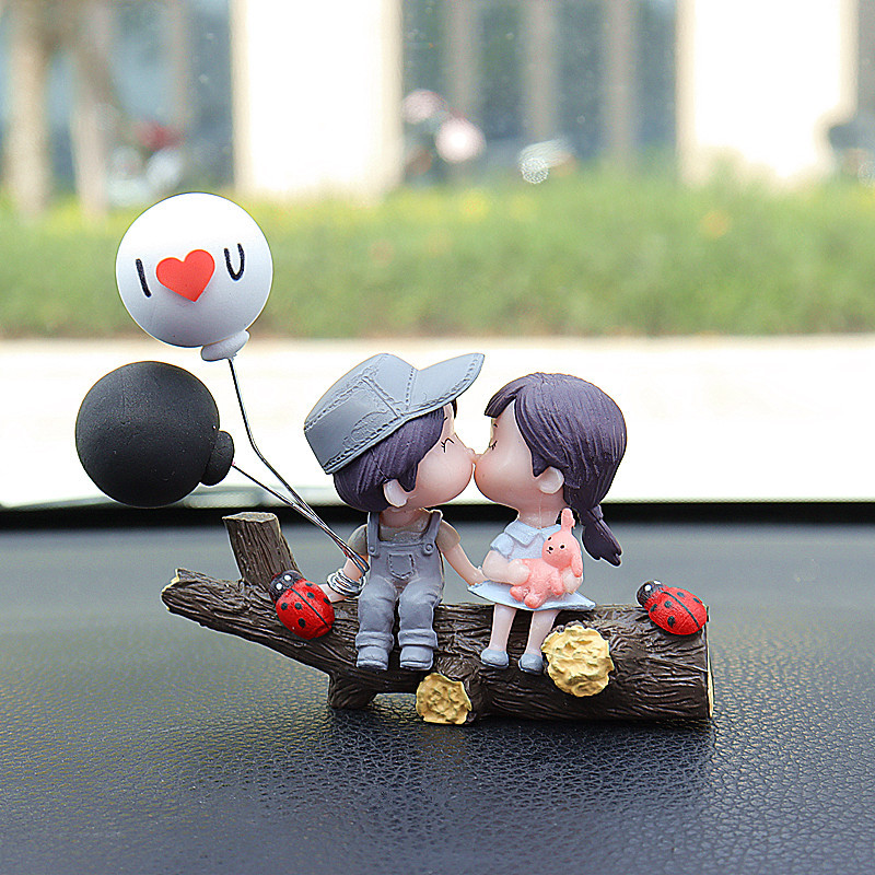Cute Cartoon Couple Car Dashboard Ornament – Creative Interior Decor & Stylish Automotive Accessory for Men & Women