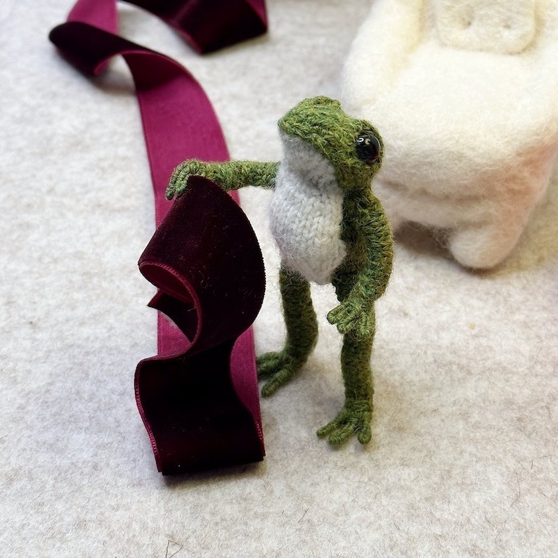 🐸HOT SALE🐸Cute knitted frog doll🥰