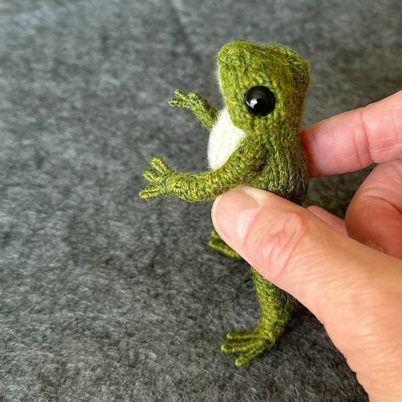 🐸HOT SALE🐸Cute knitted frog doll🥰