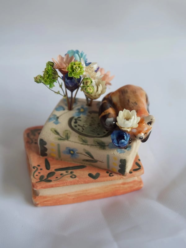🔥Last Day 43% OFF - 🦊🐈🐼Book Sculpture Animal Mini Vase Ornaments
