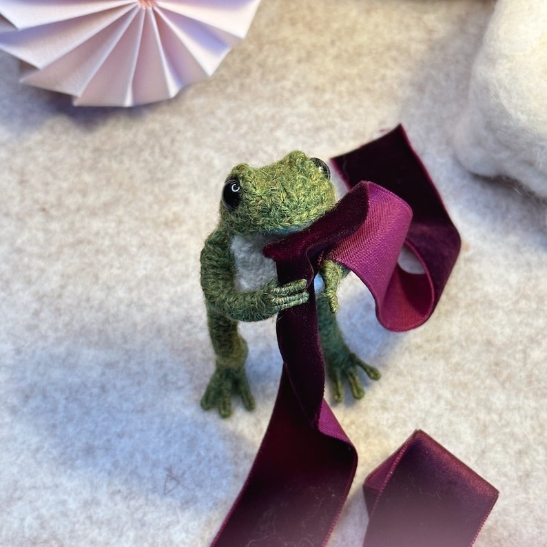 🐸HOT SALE🐸Cute knitted frog doll🥰