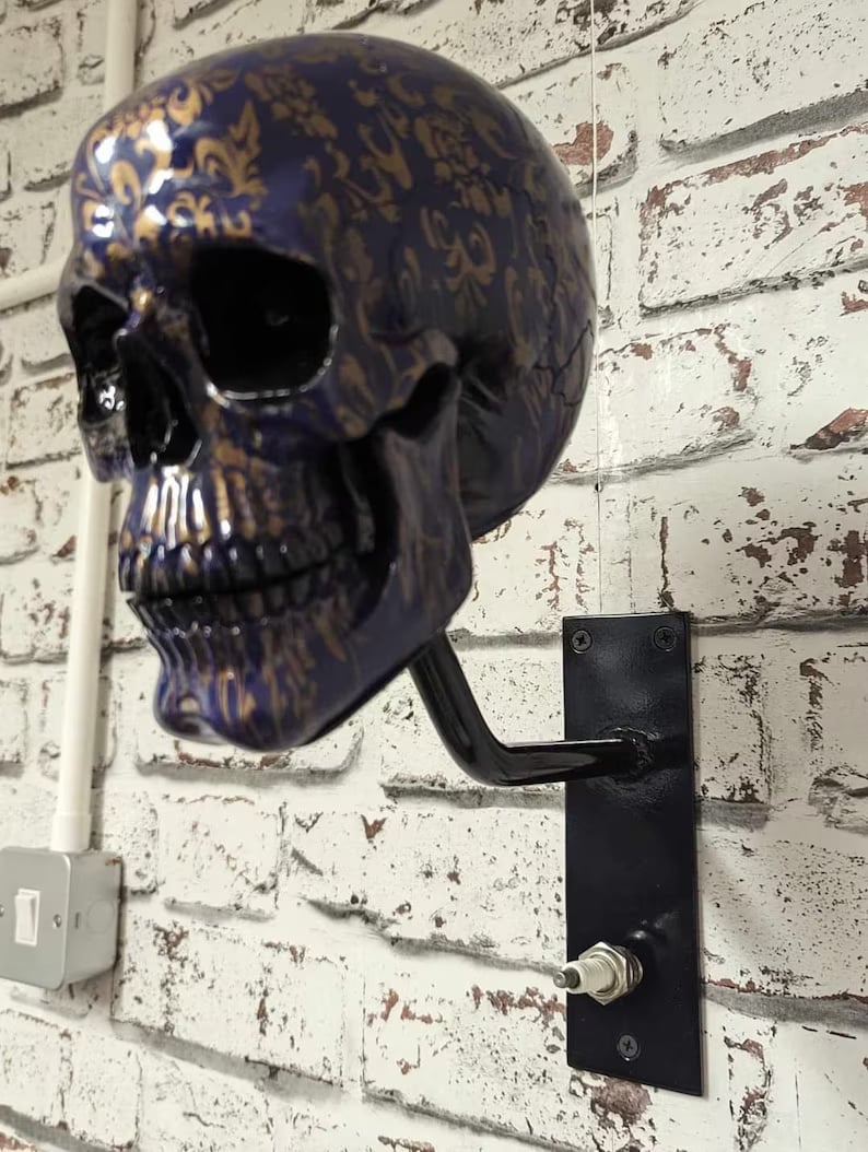 LAST DAY 70% OFF - 🏴‍☠️Motorcycle Helmet and Jacket Skull Holder