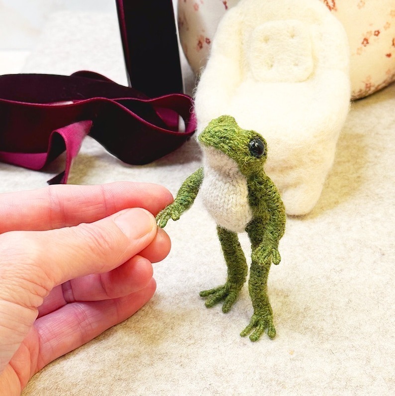 🐸HOT SALE🐸Cute knitted frog doll🥰