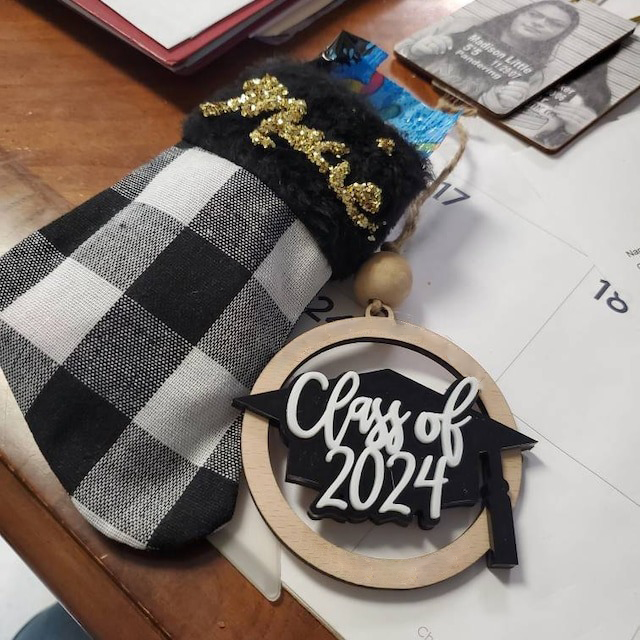 🎓2024 Graduation Wooden Medal Pendant🏅