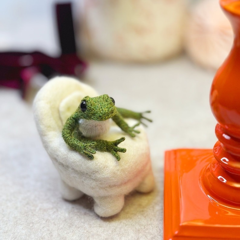 🐸HOT SALE🐸Cute knitted frog doll🥰
