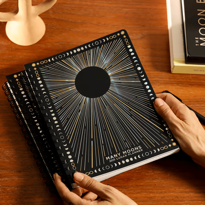 📚2025 Many Moons Lunar Planner