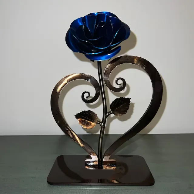 🌹Metal Rose with Heart-Shaped Stand💖
