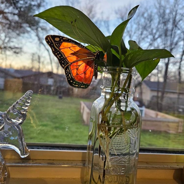 🦋Butterfly Stained Glass Suncatcher – Elegant Pot Decoration & Sunroom Accent